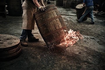 Ballantines Hard Fired Blended Scotch Whisky – Hard fired Whisky aus doppelt ausgebrannten Eichenfässern für einen besonders rauchig & würzigen Geschmack – 1 x 0,7 L - 5