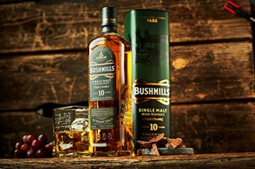 Bushmills 10 Years Old Single Malt Irish Whiskey ( 1 x 0,7 l) - dreifach destillierter 100% Malt Whisky mit edler Geschenkverpackung - 3