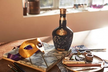 Chivas Royal Salute Blended Scotch Whisky 21 Year Old mit Geschenkverpackung / 21 Jahre gereifte Premium-Whisky Komposition aus Malt & Grain Whiskys / 1 x 0,7 L - 5