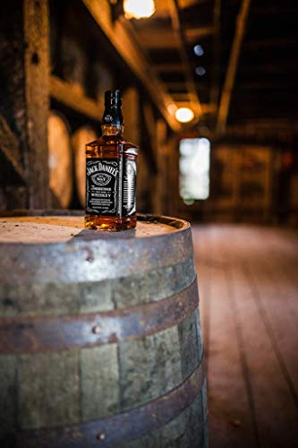 Jack Daniel's Old No.7 Tennessee Whiskey - 40% Vol. (1 x 1.0 l) / Durch Holzkohle gefiltert. Tropfen für Tropfen - 2
