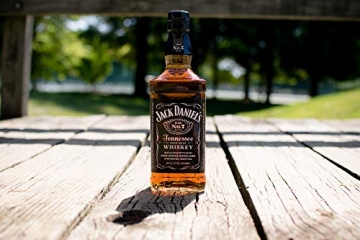 Jack Daniel's Old No.7 Tennessee Whiskey - 40% Vol. (1 x 1.0 l) / Durch Holzkohle gefiltert. Tropfen für Tropfen - 3