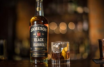 Jameson Black Barrel Irish Whiskey / Blended Irish Whiskey mit Jameson Single Irish Pot Still Whiskeys und seltenem Grain Whiskey / 1 x 0,7 L - 4
