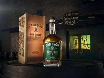 Jameson Bow Street Cask Strength Whiskey, 18 Jahre – Blended Irish Whiskey aus Ex-Bourbon & Sherry Fässern – Milder Whiskey aus Irland – 1 x 0,7 L - 2
