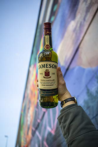 Jameson Irish Whiskey – Blended Irish Whiskey aus feinen, dreifach destillierten Pot Still und Grain Whiskeys – Milder und zeitloser Whiskey aus Irland – 1 x 1 L - 4