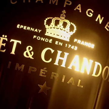 Moet & Chandon Imperial Champagner Goldfarbene Bright Night Leucht-Flasche mit LED Licht Beleuchtung Limited Edition Magnum inkl. Edelstahl-Flaschenverschluss (1 x 1.5 l) - 4